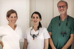 Tandläkare Joana Sdik med Team